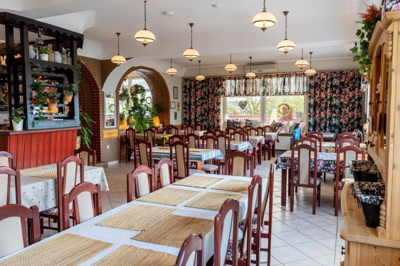 Gosciniec Skolimowka Restauracja I Pokoje Ze Sniadaniem Na Kaszubach Chmielno Exterior foto