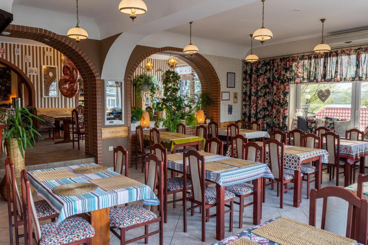 Gosciniec Skolimowka Restauracja I Pokoje Ze Sniadaniem Na Kaszubach Chmielno Exterior foto